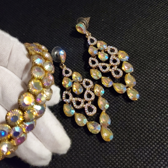 Vintage Aurora Borelis Jewelry Set : Vintage Earrings, Vintage Bracelet - Picture 3 of 13